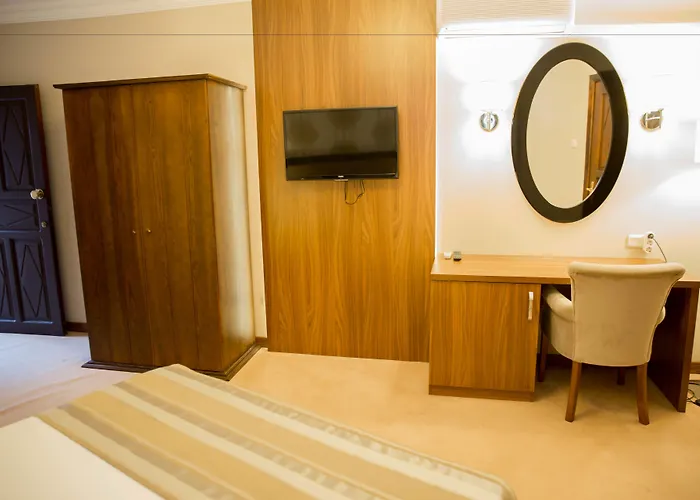 Hanzara Hotell 3*